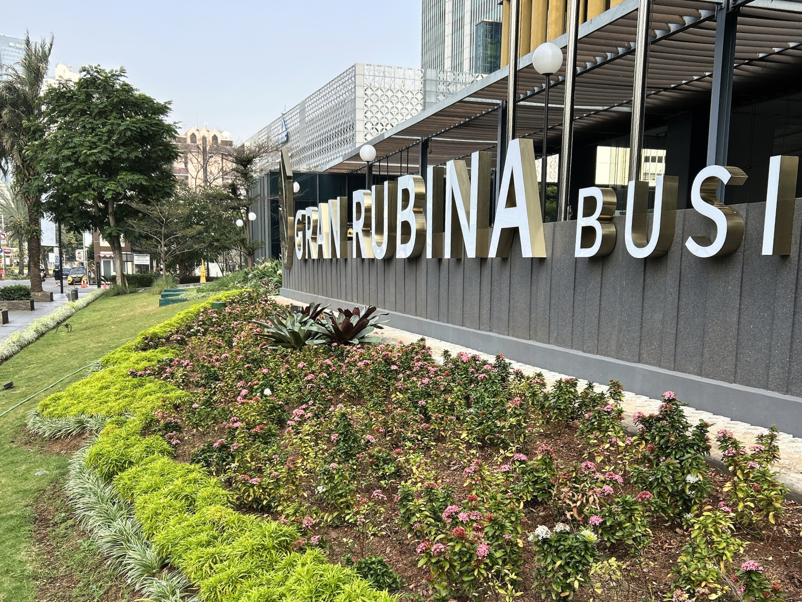 Gran Rubina Business Park entrance landscape before improvement.